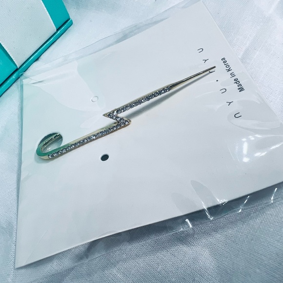 Lighting Bolt Sparkling Zircon Unique Statement Bar Ear Cuff - Picture 6 of 9